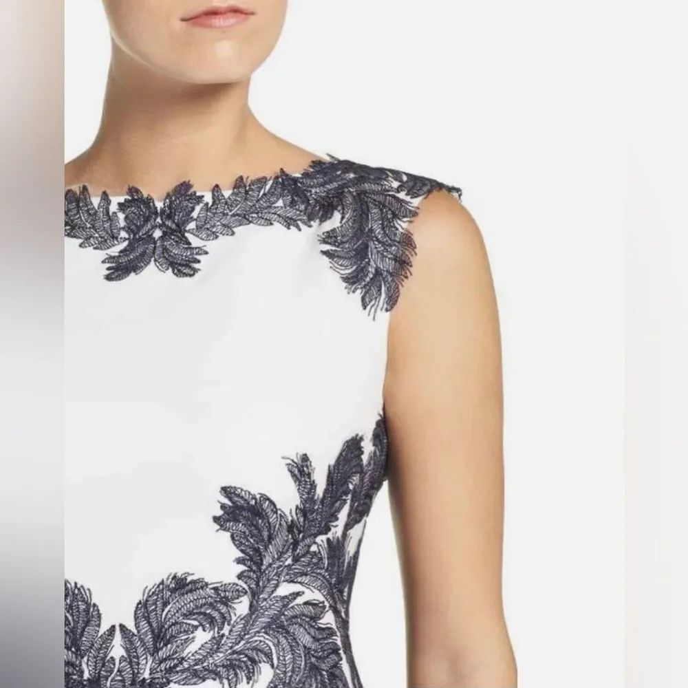TADASHI SHOJI FEATHER APPLIQUÉ ROYAL NAVY/WHITE SHEATH DRESS size M - Picture 4 of 11